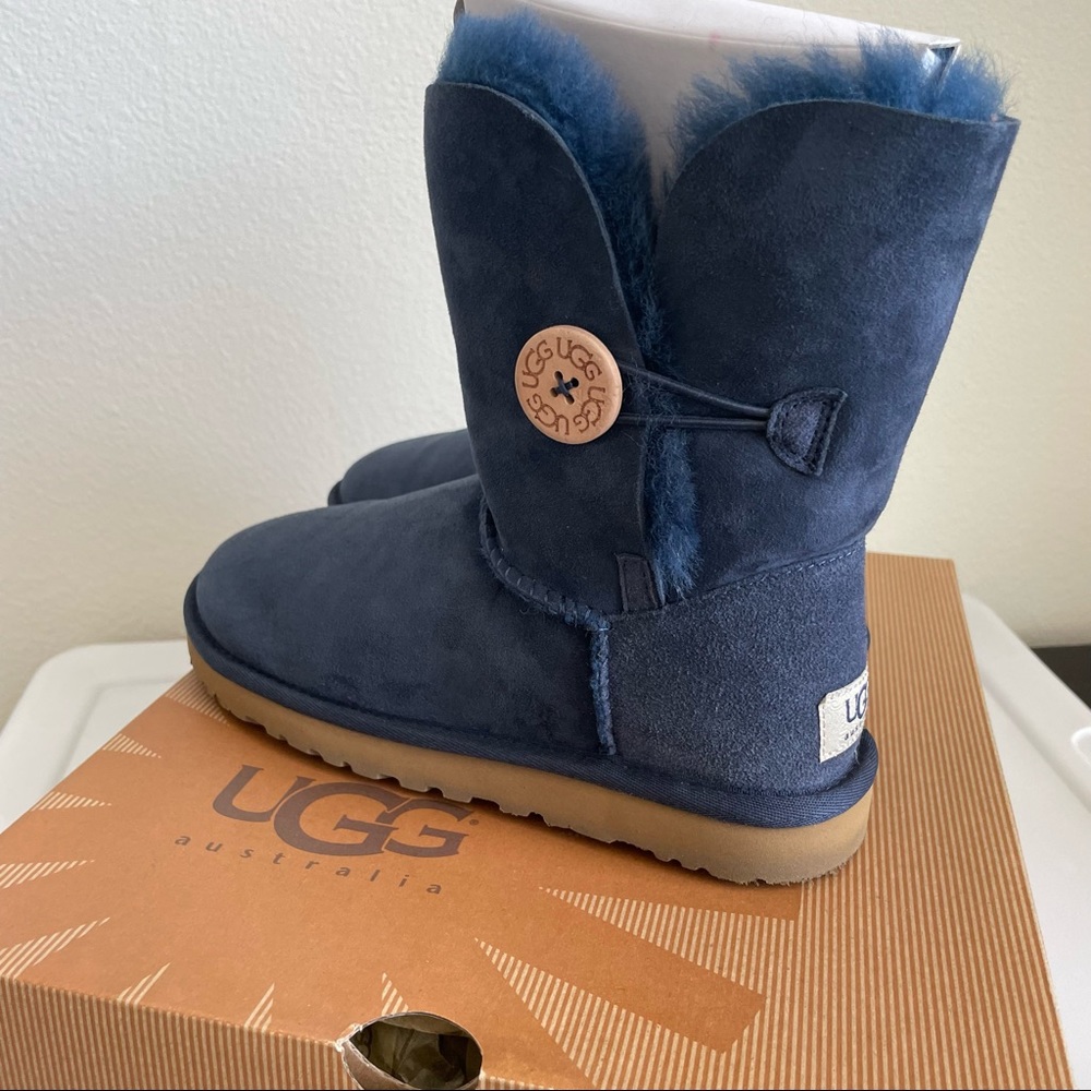 ugg • bailey button boot - Picture 8 of 10